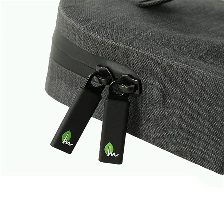 Waterproof-zipper-for-waterproof-travel-toiletry-bag