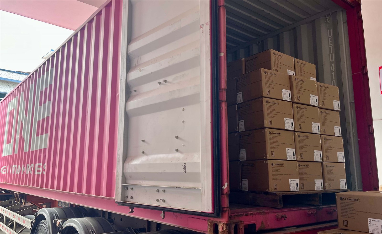 Loading containers